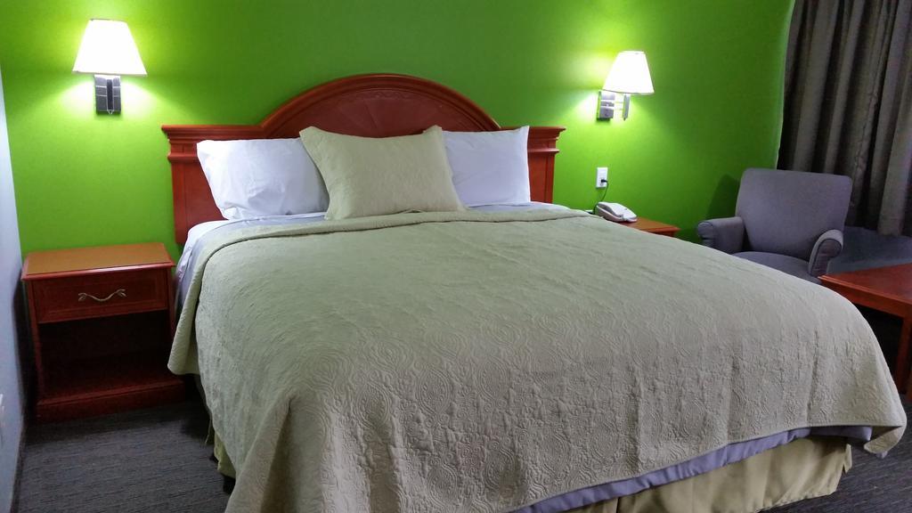 Nipissing Inn Север Бэй Экстерьер фото